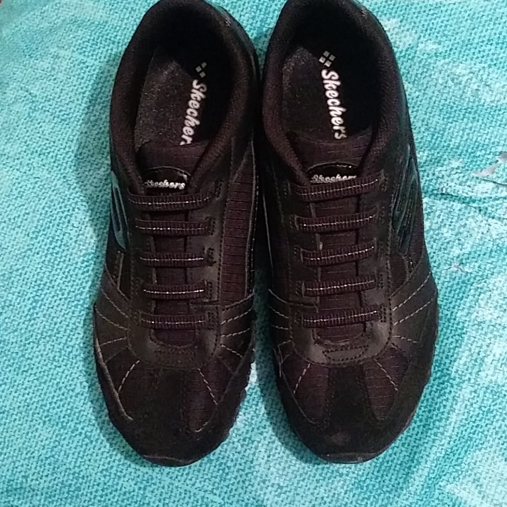 Skechers tennis shoes